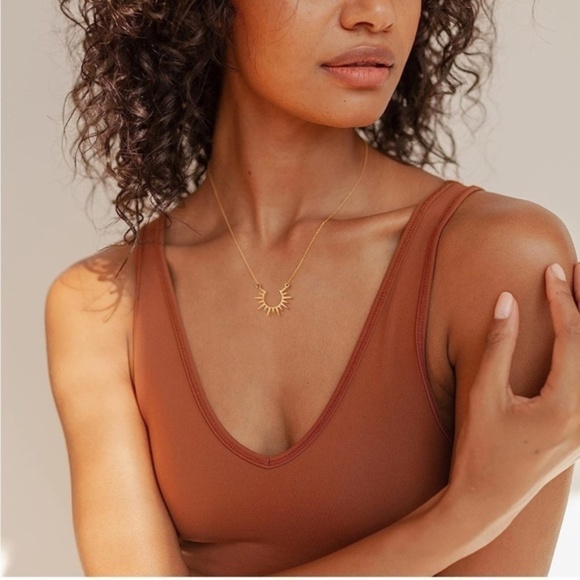 GOLD 18k Gold Plated Sun Pendant Charm Necklace - Picture 3 of 4